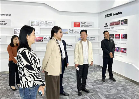 熱烈歡迎瑤海區(qū)范區(qū)長(zhǎng)等領(lǐng)導(dǎo)一行來(lái)訪(fǎng)客來(lái)福家居股份有限公司參觀指導(dǎo)！